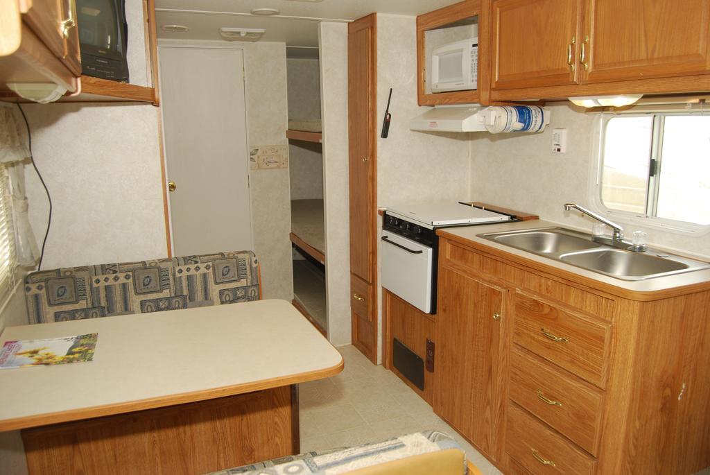 Crescent Bar Camping Resort Studio Cabin 1 Trinidad Eksteriør billede